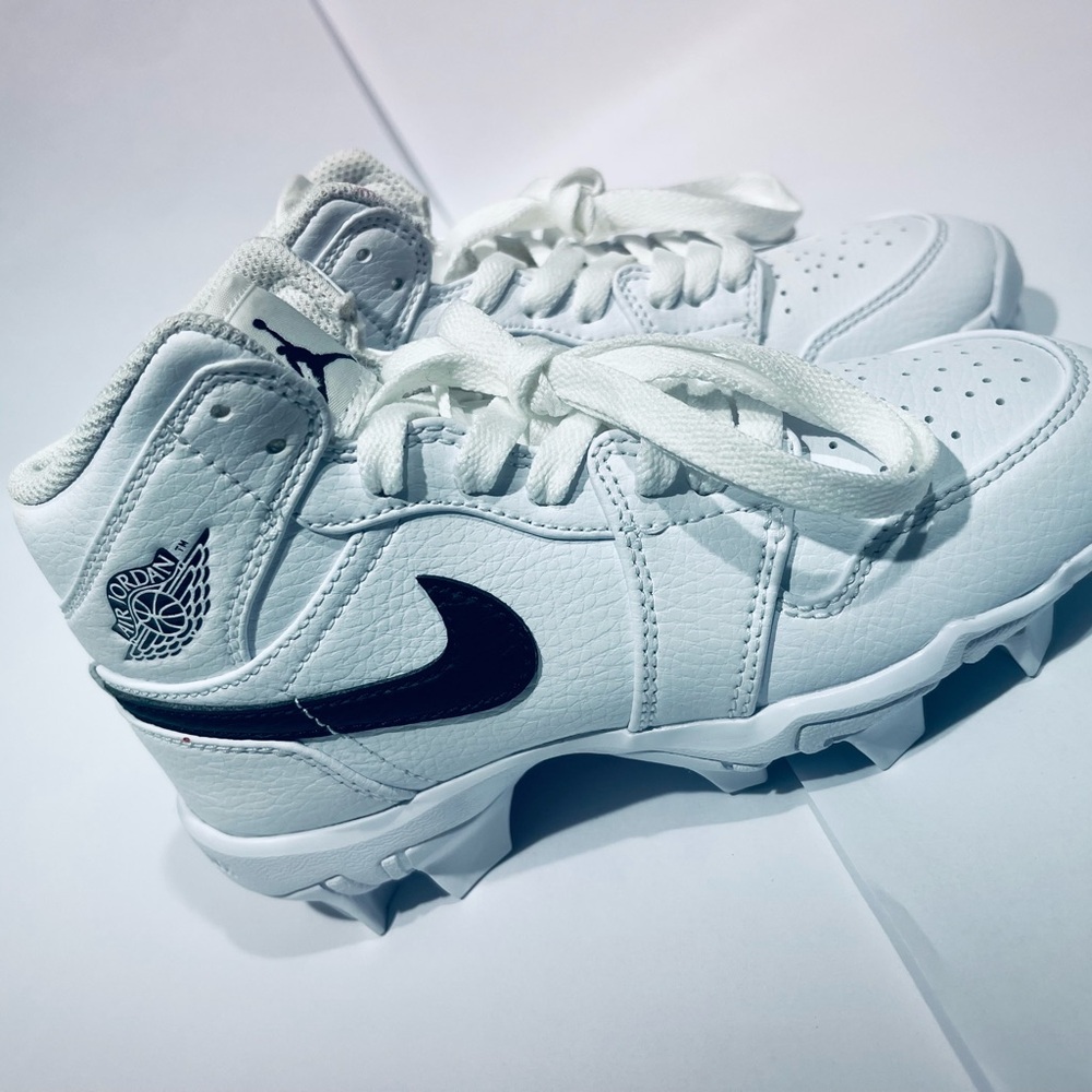 Jordan 1 Mid Little/Big Kids' Cleats